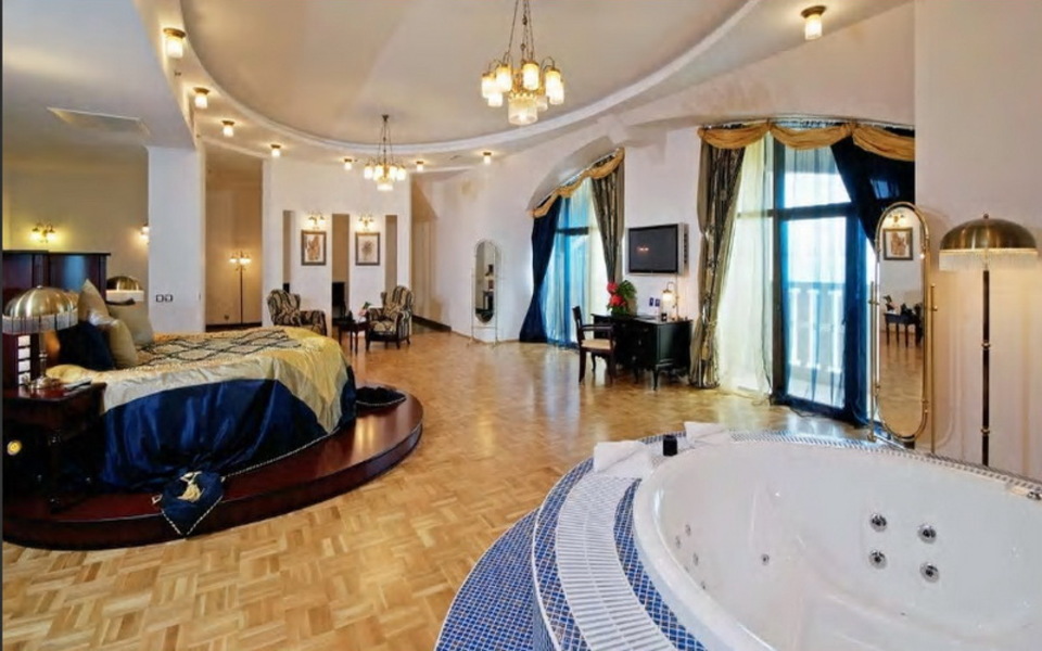 THE LEVEL ROMANCE SUITE