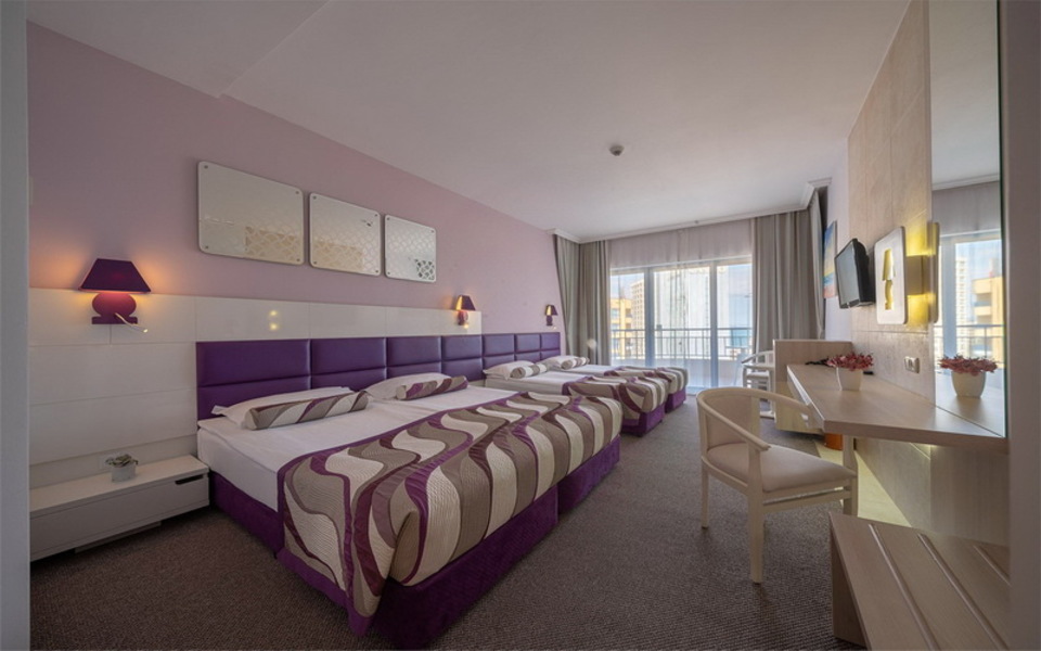 Двойна стая страничен изглед море (4 човека)