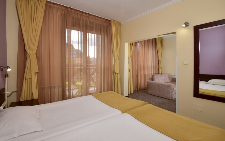 Фамилна стая